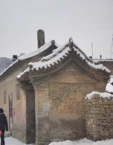 雪中古老建筑图片