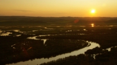 夕阳河流图片
