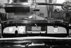 奔驰古董车驾驶室图片